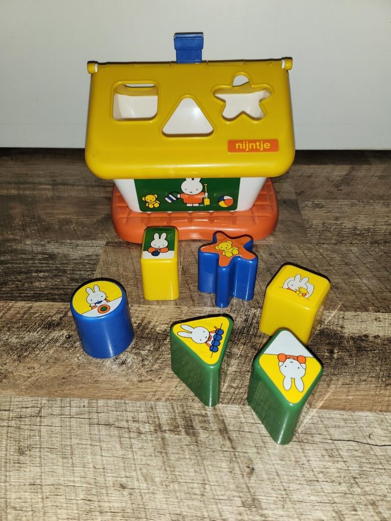 Nijntje vormenhuisje, Ophalen