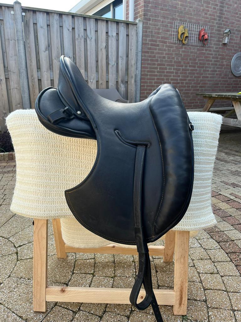 Signum Omega Mercedes 17,5 inch, Dieren en Toebehoren, Ophalen of Verzenden, Zo goed als nieuw, Dressuur