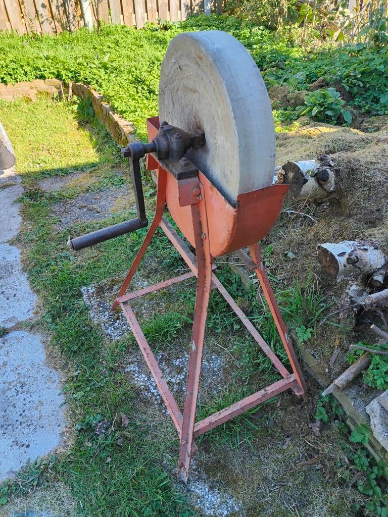 Oude slijpsteen, Antiek en Kunst, Antiek | Gereedschap en Instrumenten, Ophalen