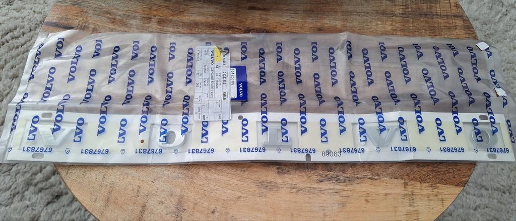Origineel Volvo Embleem Letters Zilver - Nieuw, Ophalen of Verzenden, Nieuw, Volvo