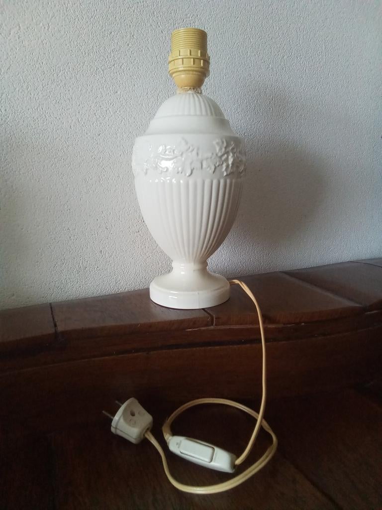Wedgwood Barlaston Etriria Tafellamp lampvoet met Reliëf, Ophalen of Verzenden, Overige materialen, Klassiek, Vintage, Landelijk