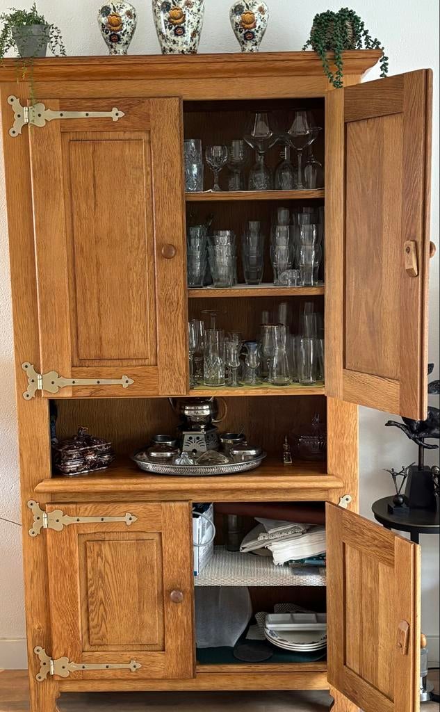 Massieve eiken bergkast Oisterwijk - Goed onderhouden, Antiek en Kunst, Antiek | Meubels | Kasten, Ophalen of Verzenden