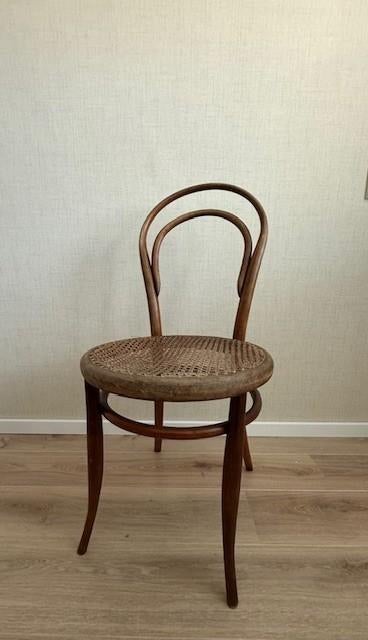 Thonet stoel, Ophalen