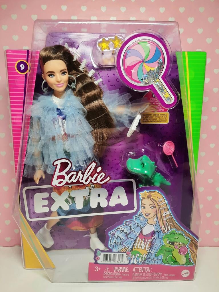 Barbie Extra nr 9 met blauw jasje NRFB, Verzamelen, Poppen, Ophalen of Verzenden, Nieuw