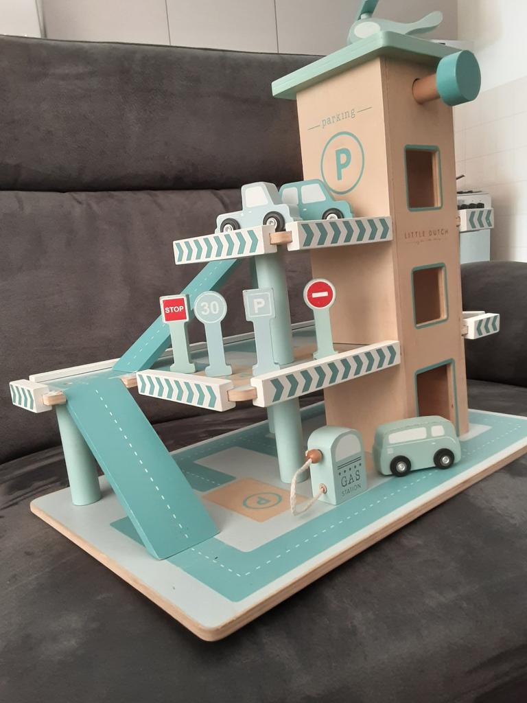 Little Dutch  garage, Kinderen en Baby's, Speelgoed | Houten speelgoed, Ophalen, Zo goed als nieuw