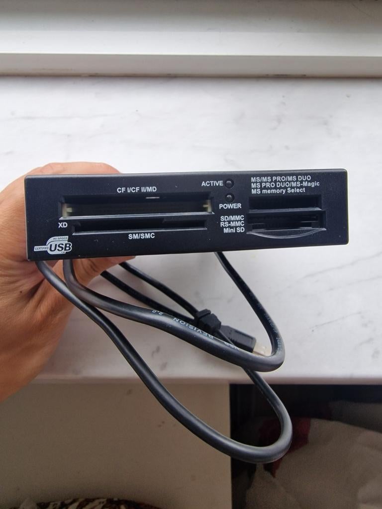 Universele USB Kaartlezer voor Diverse Geheugenkaarten, Computers en Software, Geheugenkaartlezers, Zo goed als nieuw, Ophalen