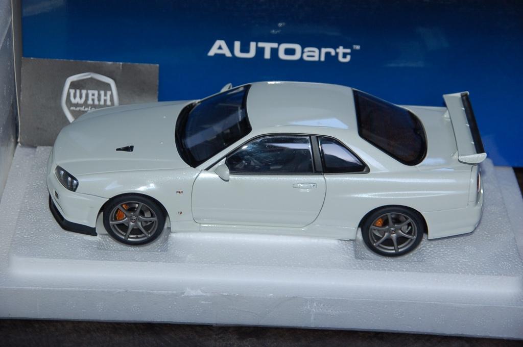 1:18 NISSAN SKYLINE GTR R34 white 77406 Autoart in doos WRH, Verzenden, Zo goed als nieuw, Auto, Autoart