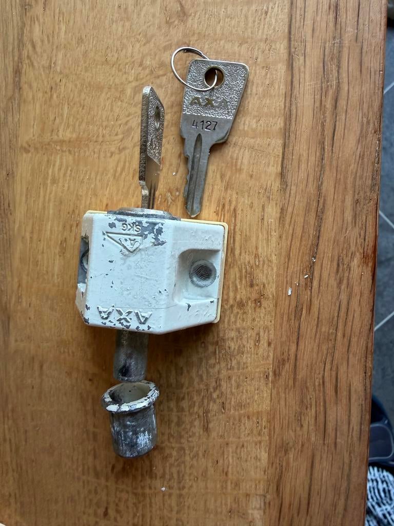 AXA 3011 Oplegslot voor buiten draaiend raam, Wit., Ophalen of Verzenden, Gebruikt, Slot