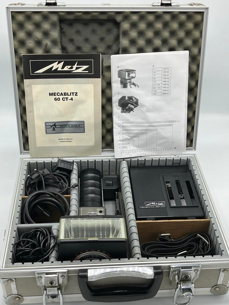Metz 60 CT-4 Mecablitz flitser set in aluminium koffer, Ophalen of Verzenden, Gebruikt, Metz