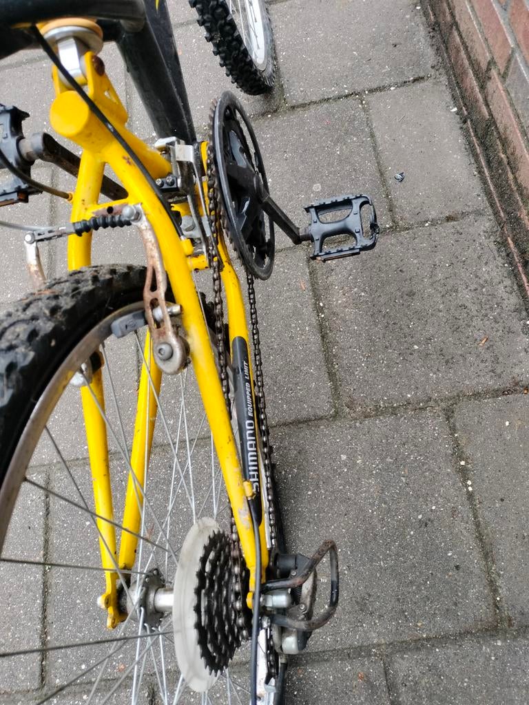 Gele mountainbike met vering 24 inch, Fietsen en Brommers, Fietsen | Mountainbikes en ATB, Minder dan 45 cm, Ophalen, Gebruikt