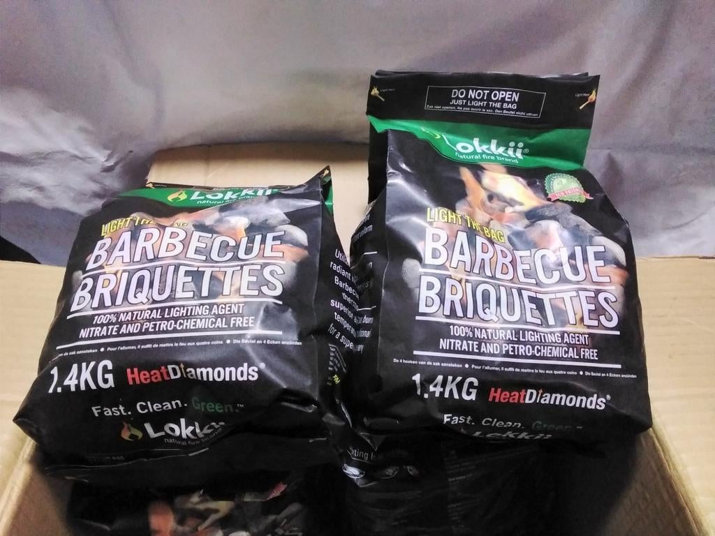 Briketten 1.4 kilo met zak aansteken in een doos 8 stuks, Ophalen of Verzenden