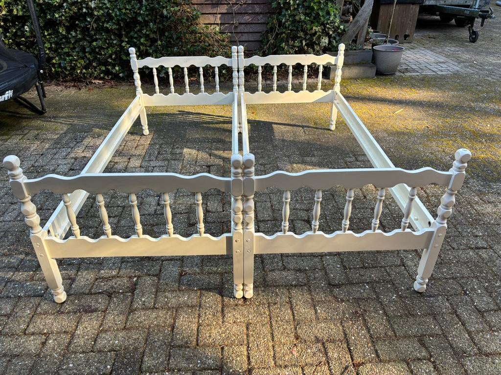 Twee charmante brocante bedden 80x190 cm te koop, Ophalen