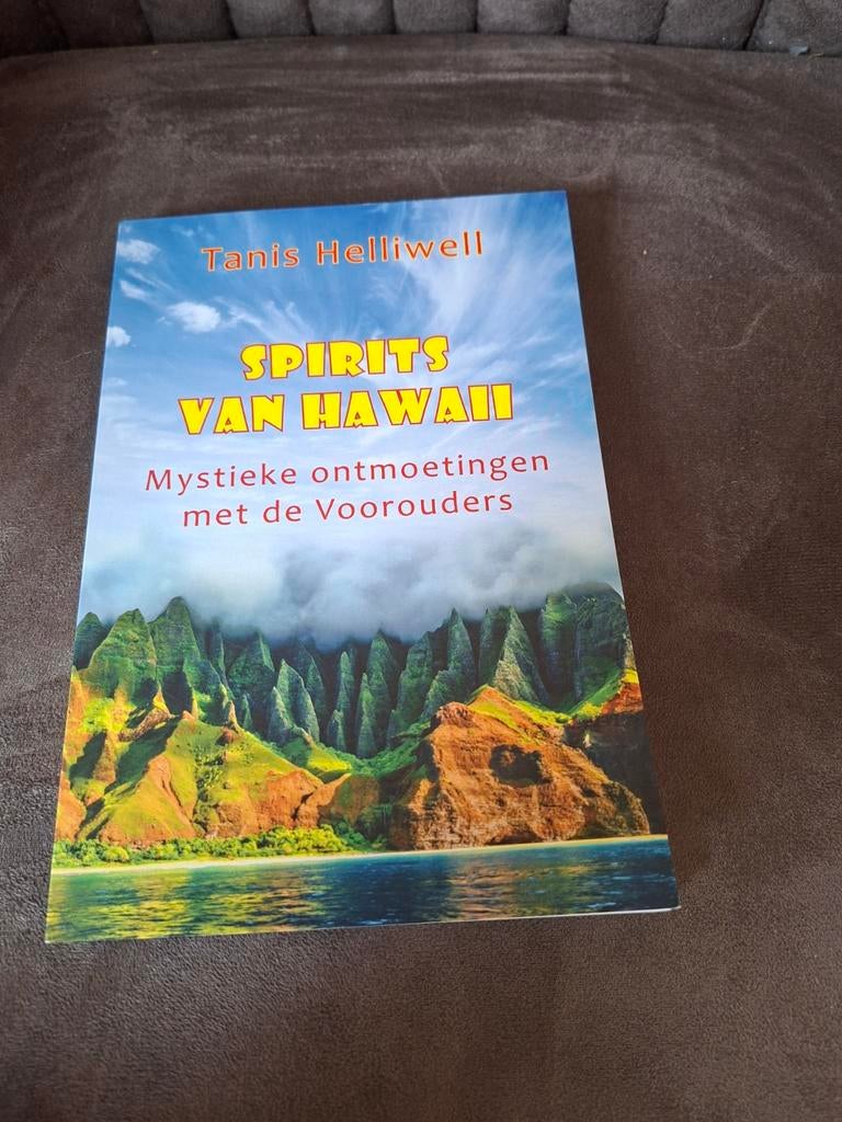 Spirits van Hawaii: Mystieke ontmoetingen met Voorouders, Ophalen of Verzenden, Zo goed als nieuw, Tanis Helliwell, Spiritualiteit algemeen