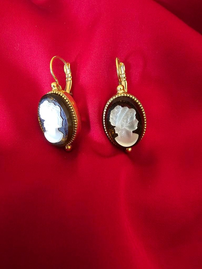 Vintage groen/bruin Oorbellen - met Vrouwenprofiel, Camps, Sieraden, Tassen en Uiterlijk, Oorbellen, Ophalen of Verzenden, Bruin