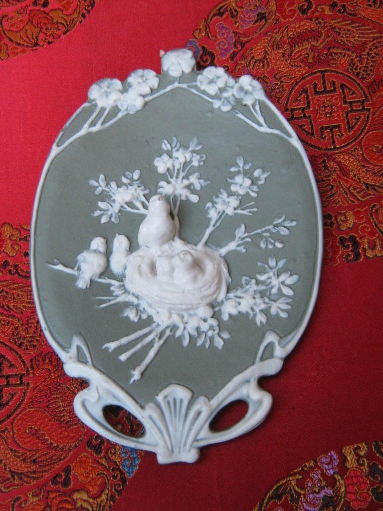 Groen wit Jasperware Wedgewood vogel op nest, Verzenden