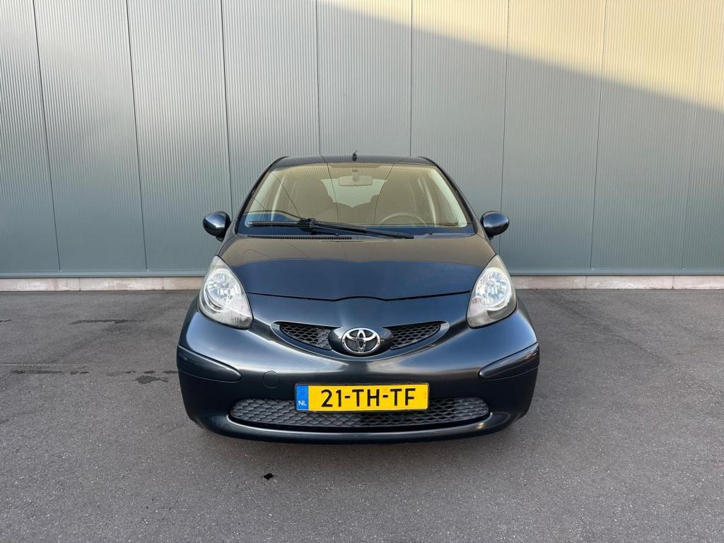 Toyota Aygo 1.0-12V + NIEUWE KOPPELINGSET | AIRCO !, Auto's, Voorwielaandrijving, 4 stoelen, 68 pk, Origineel Nederlands