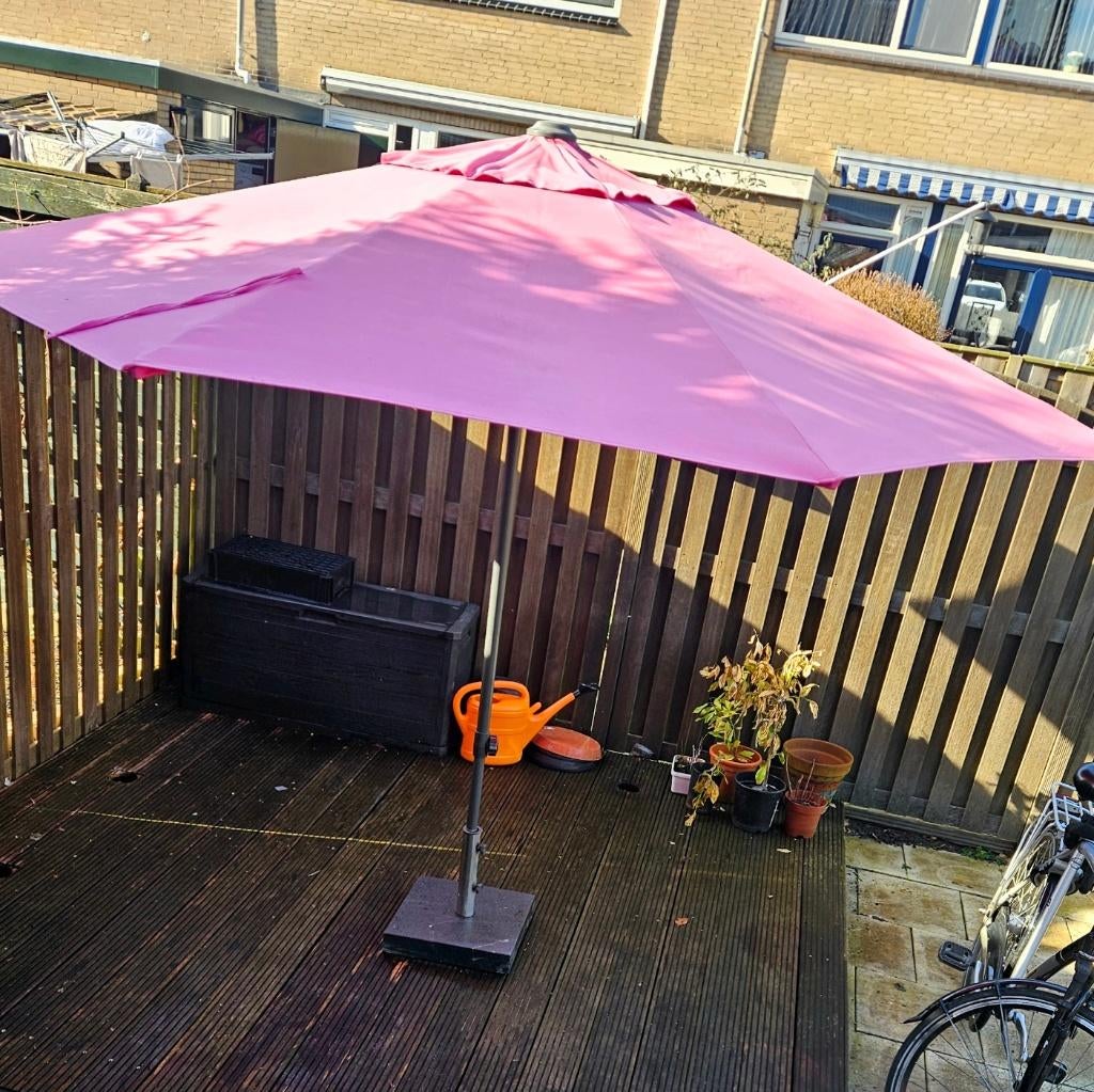 Grote roze parasol, Ophalen, Gebruikt, 2 tot 3 meter, Stokparasol