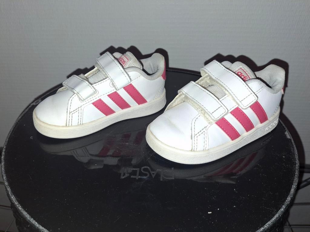 Kinderschoen Adidas maat 22 wit/roze, Kinderen en Baby's, Kinderkleding | Schoenen en Sokken, Ophalen of Verzenden