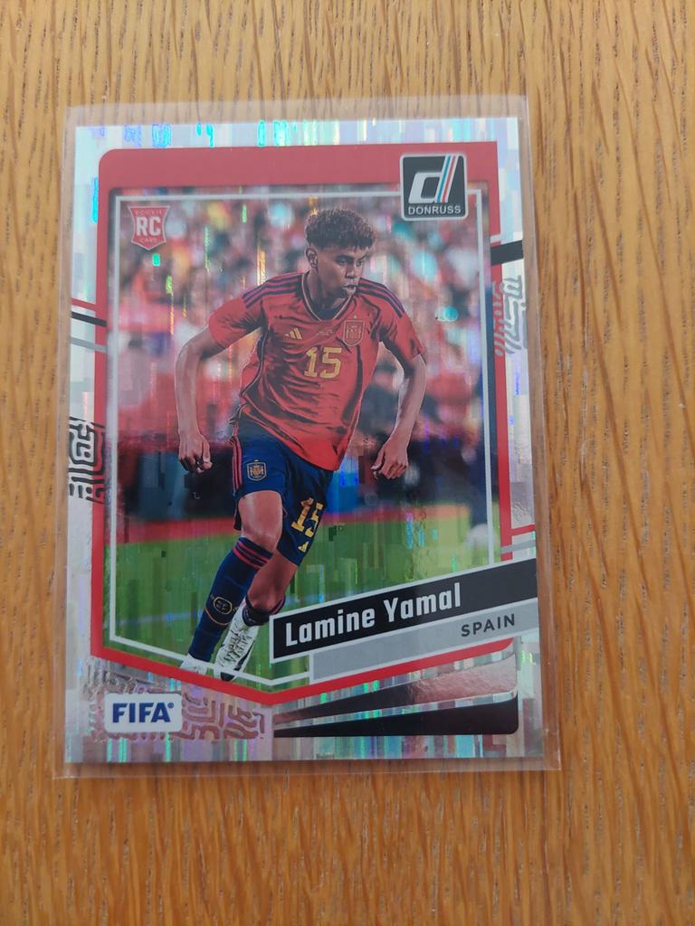Lamine Yamal Rookie Card Refractor Panini Spanje, Ophalen of Verzenden, Zo goed als nieuw, Plaatje