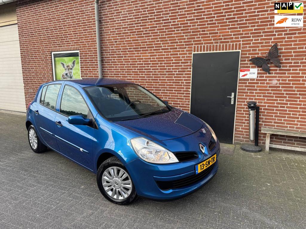 Renault Clio 1.2-16V Authentique 5 Deurs NW staat UNIEK lage, Gebruikt, Zwart, 4 cilinders, USB