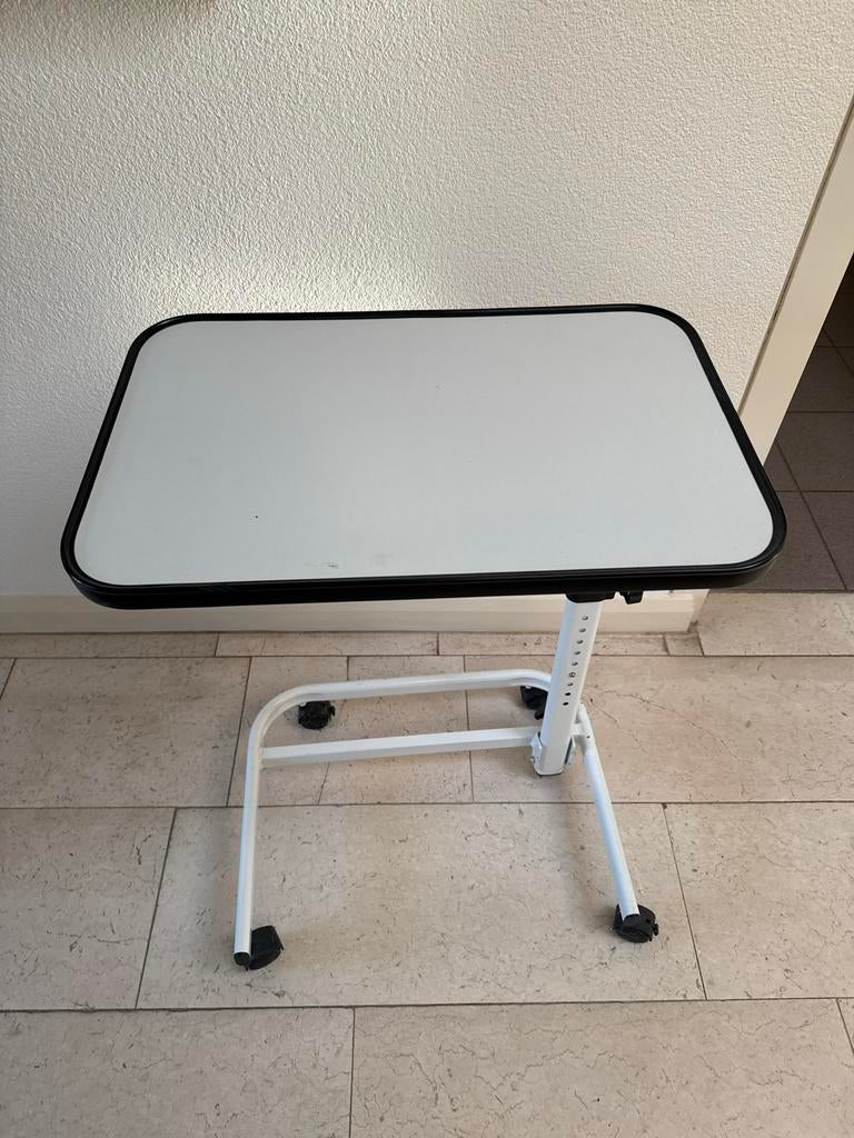 Verrijdbaar bedleestafel, in hoogte verstelbaar, Huis en Inrichting, Tafels | Bijzettafels, Ophalen, Gebruikt, Metaal of Aluminium