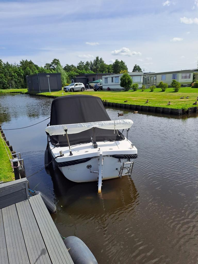 Comfortabele 6-persoons sloep, ideaal voor dagtochten, Watersport en Boten, Ophalen, 10 tot 30 pk, Gebruikt, Binnenboordmotor
