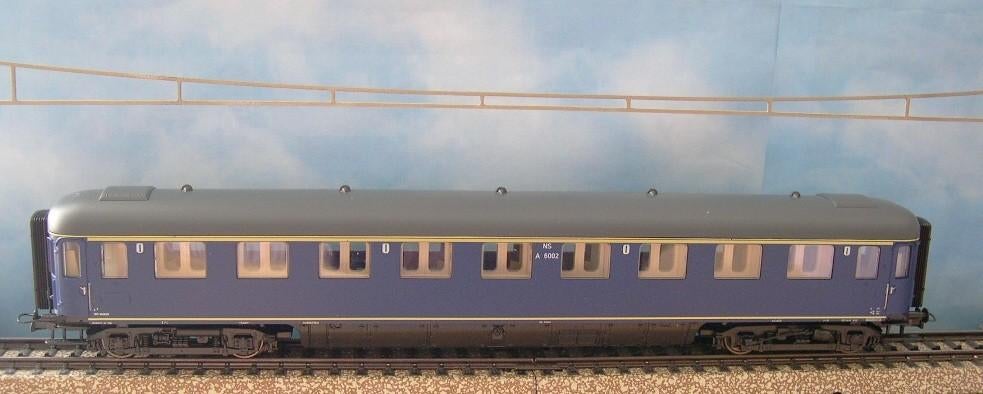 4x Rijtuigen NS. Type D en W   Roco. HO, Gelijkstroom, Ophalen of Verzenden, NS, Roco