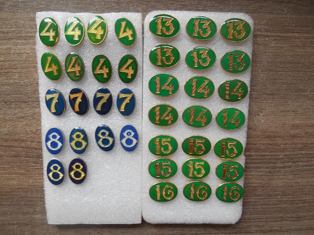 Cijfers van de Vierdaagse medaille 7 euro per stuk, Verzamelen, Militaria | Algemeen, Landmacht, Lintje, Medaille of Wings, Nederland