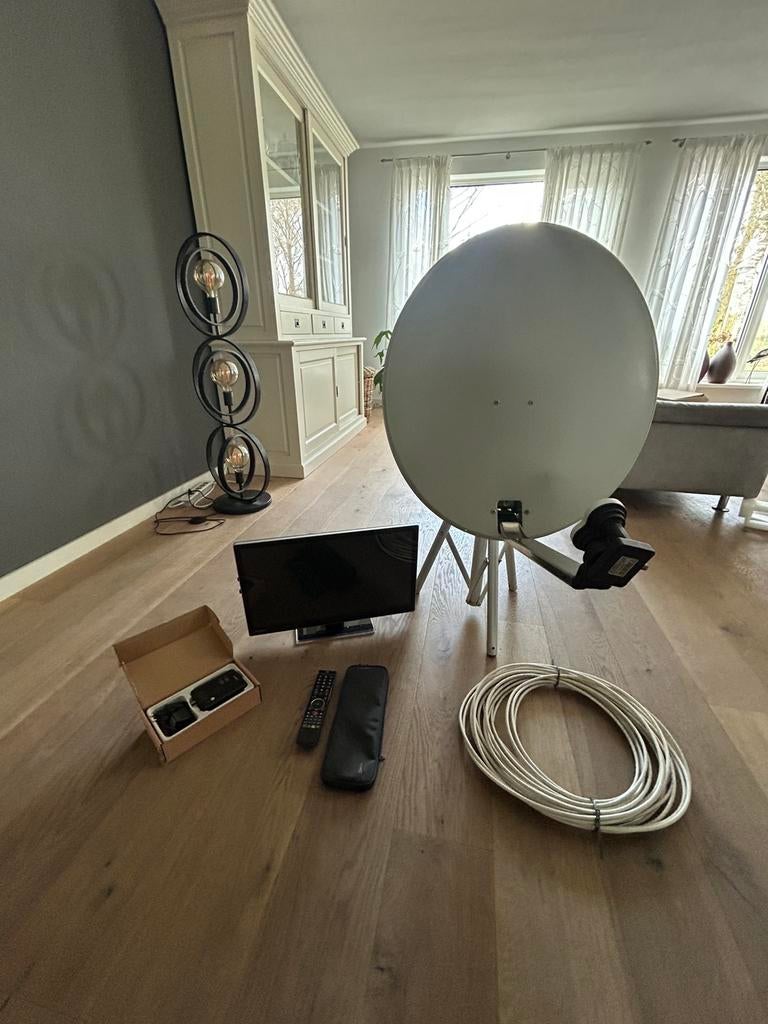 Avtex tv met complete schotelset, Ophalen, Gebruikt