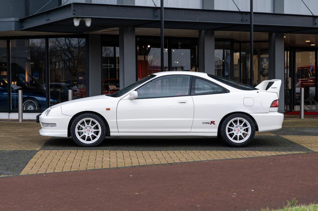 Honda Integra 1.8 Vtec Type R (new condition) (bj 1998), Auto's, Oldtimers, Voorwielaandrijving, Honda, 190 pk, 4 stoelen