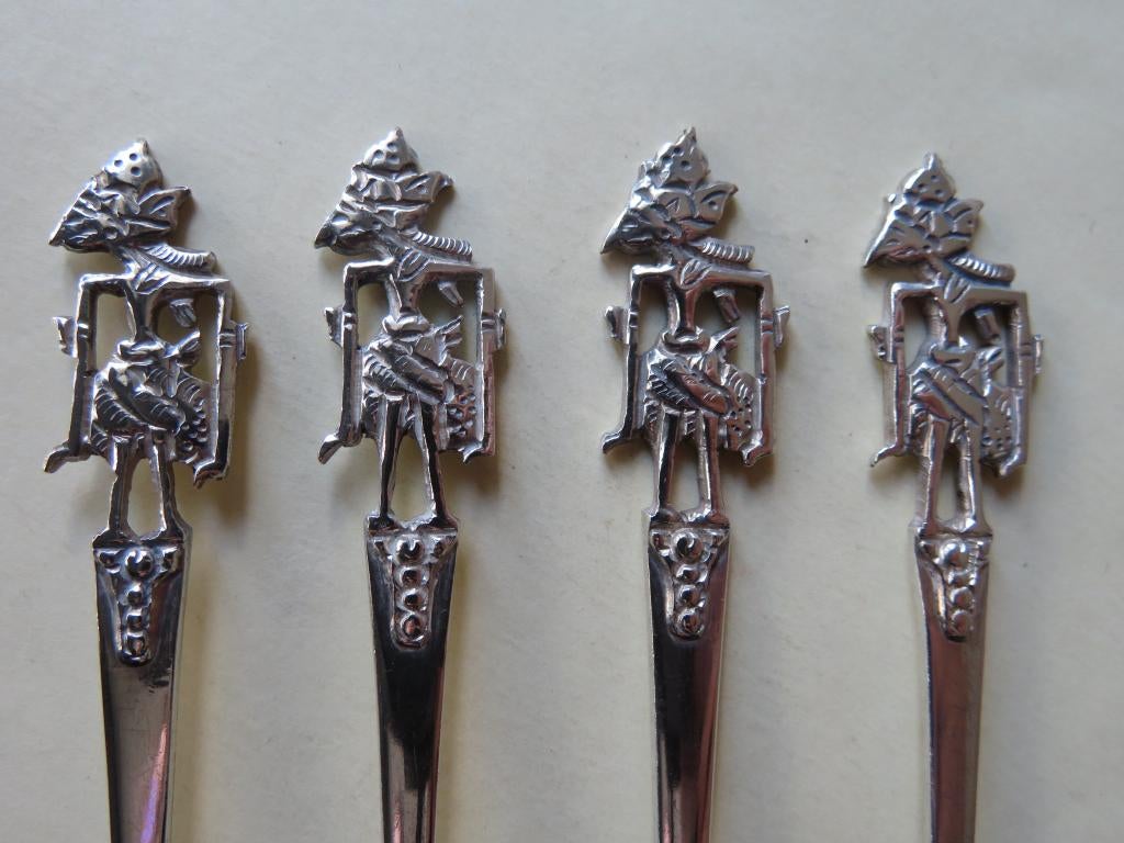 4 stuks zilveren lepeltjes Wajangpop / Djokja (800), Antiek en Kunst, Antiek | Goud en Zilver, Verzenden, Zilver