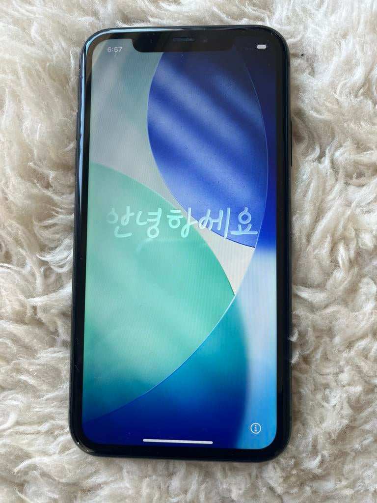 Iphone 11 met powerbank en 2 hoesjes, Telecommunicatie, Mobiele telefoons | Huawei, Ophalen, Zwart, 3 tot 6 megapixel, Zo goed als nieuw