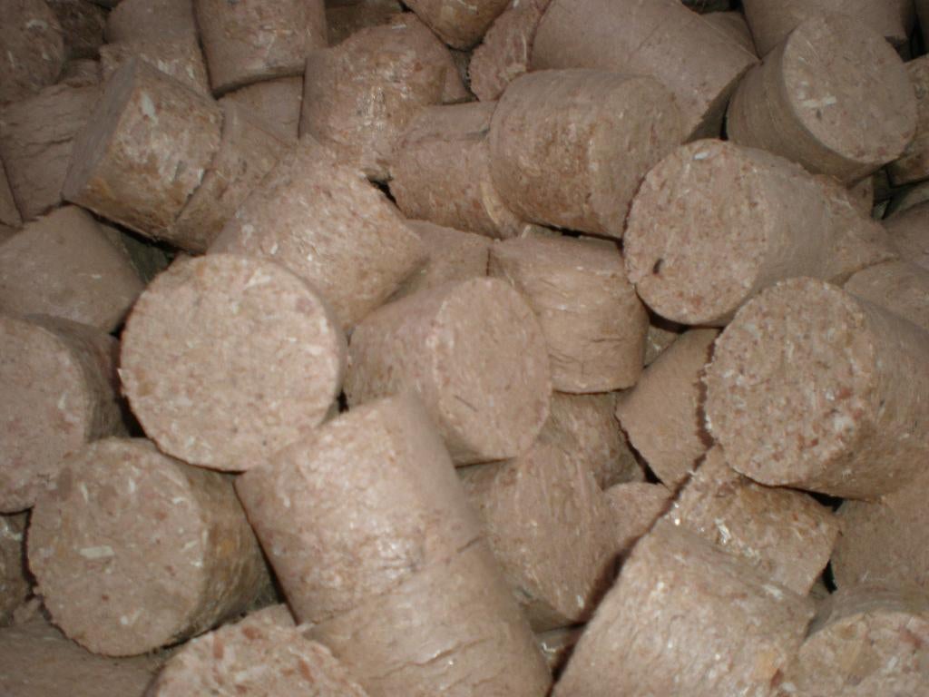 Geperste zaagselbriketten in zak van 40l./20kg., Minder dan 3 m³, Ophalen, Overige houtsoorten, Blokken