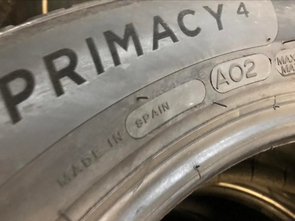 “225 55 18 michelin. Demo. Puntjes zitten er nog op”, Ophalen, 18 inch, Gebruikt, Band(en)