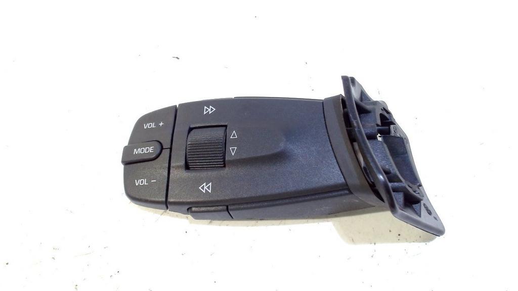 Radio bediening Seat Ibiza, Ophalen of Verzenden, Van der Ven Autorecycling B.V., Onderdelen@venauto.nl, Ettenseweg 76, 4706 PB Roosendaal, The Netherlands