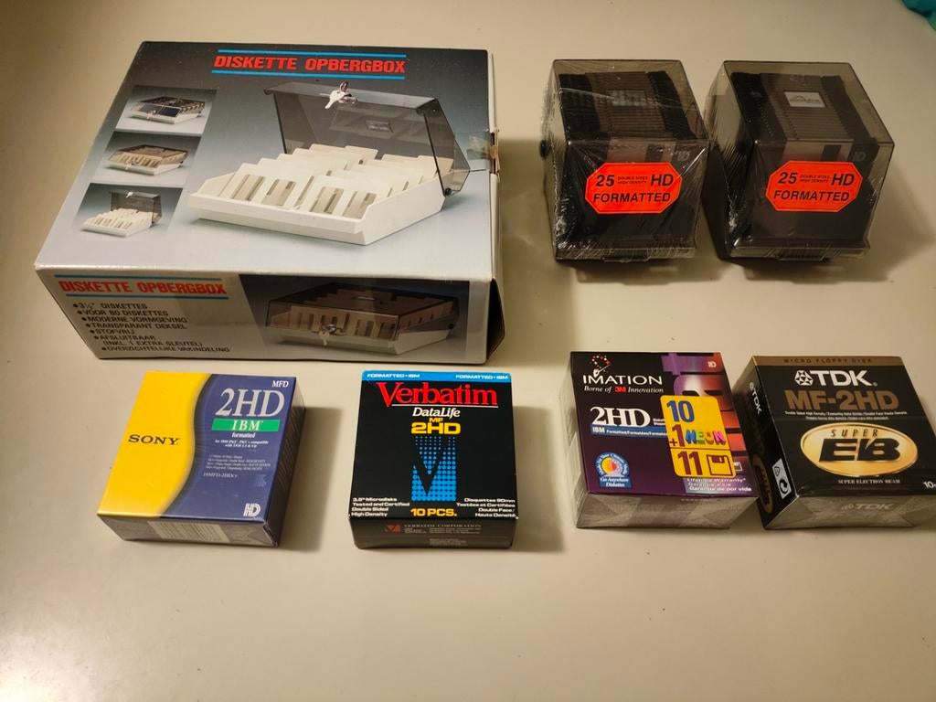 Vintage 90 stuks 3.5" Floppy Disks 2HD - Nieuw en Ongeopend, Computers en Software, Beschrijfbare discs, Ophalen of Verzenden