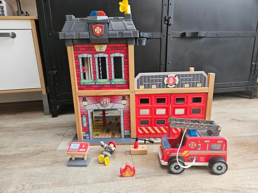Hape houten brandweerkazerne, Ophalen of Verzenden, Gebruikt