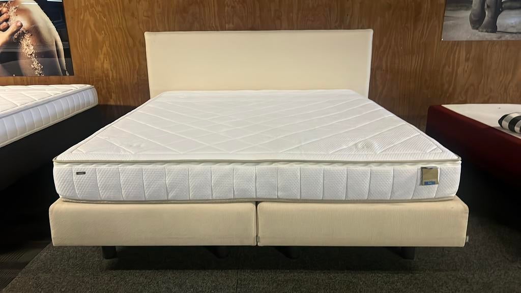 Mooie creme auping boxspring 180 x 210