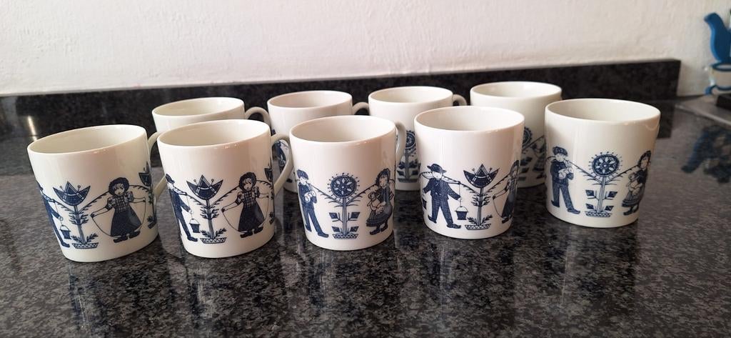 9 Klederdracht Kopjes & Schotels, Gebruikt, Keramiek, Ophalen of Verzenden, Overige stijlen