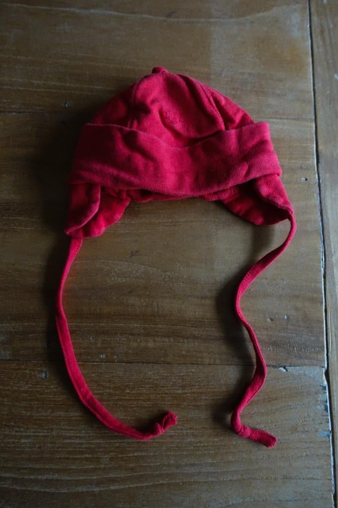 rode katoenen jogging baby muts van H&M mt 62-74, Kinderen en Baby's, Babykleding | Mutsen, Sjaals en Wanten, Maat 62, Jongetje of Meisje