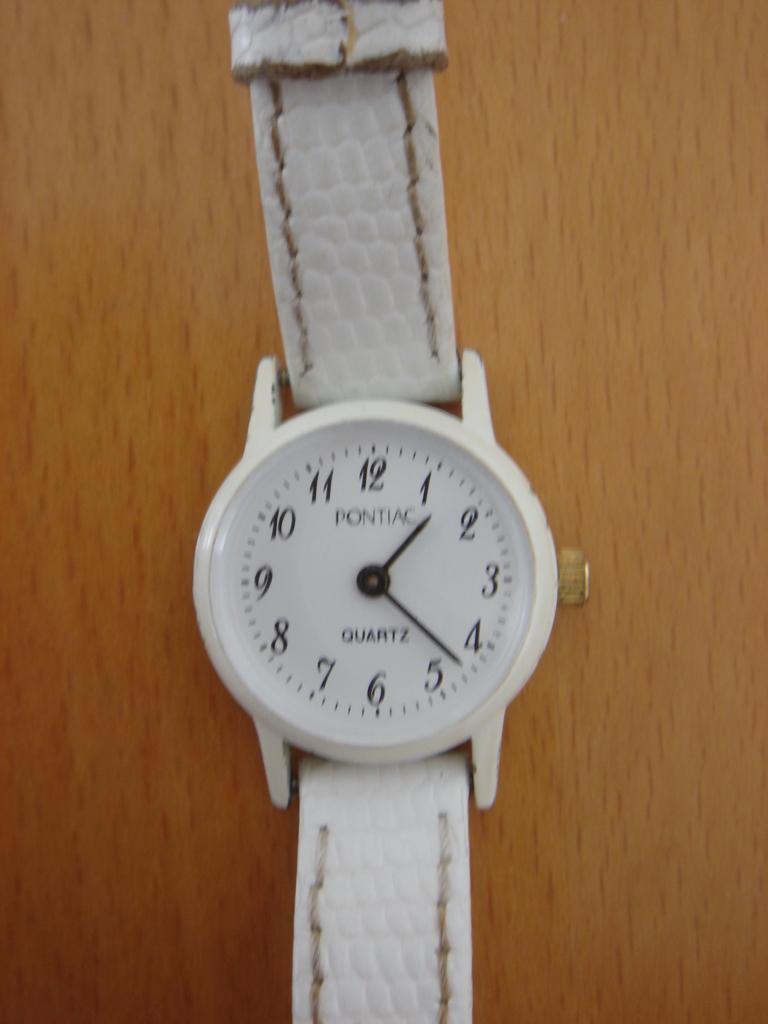 Pontiac dameshorloge met Wit leren bandje, Overige merken, Staal, Polshorloge, Ophalen of Verzenden