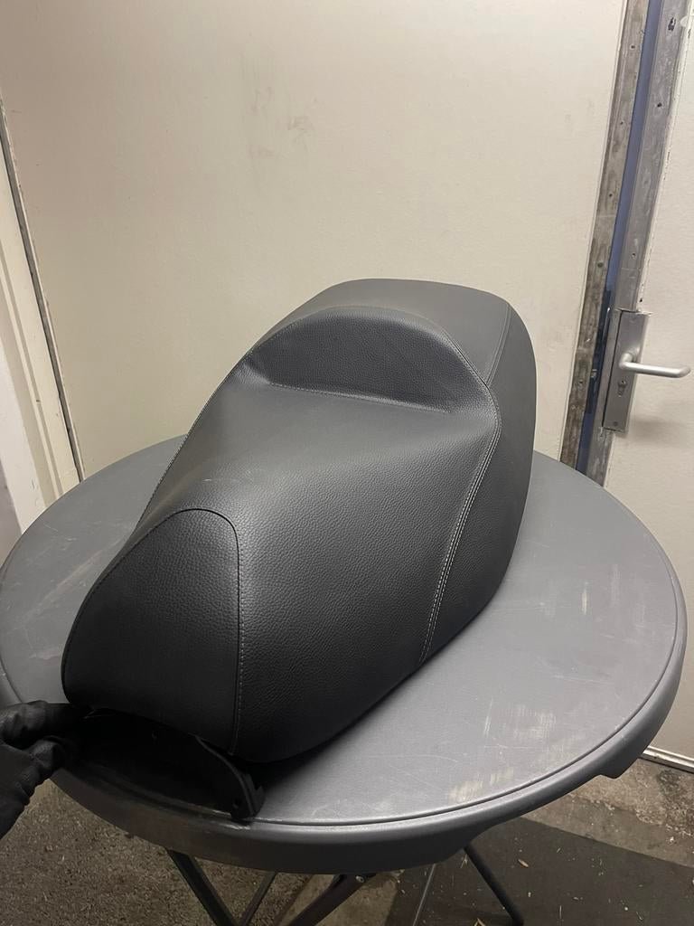 Piaggio MP3 125cc-500cc Zadel / Buddyseat Origineel, Ophalen of Verzenden, Nieuw, Zadel, Piaggio