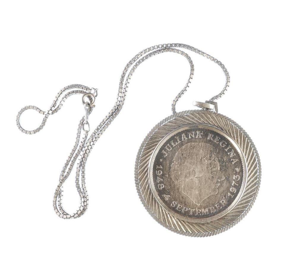 Hanger met ketting 10 gulden 1973 Juliana