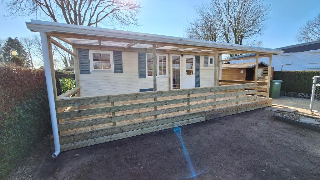 Mooi chalet met open veranda in Brabant, Caravans en Kamperen, Tot en met 4