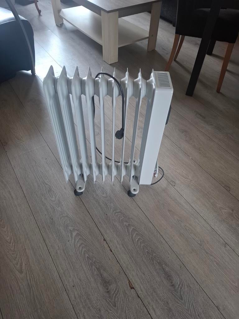 ELRO Olieradiator – 7 Ribben – Compacte Bijverwarming, Doe-het-zelf en Verbouw, Verwarming en Radiatoren, Kachel, 30 tot 80 cm