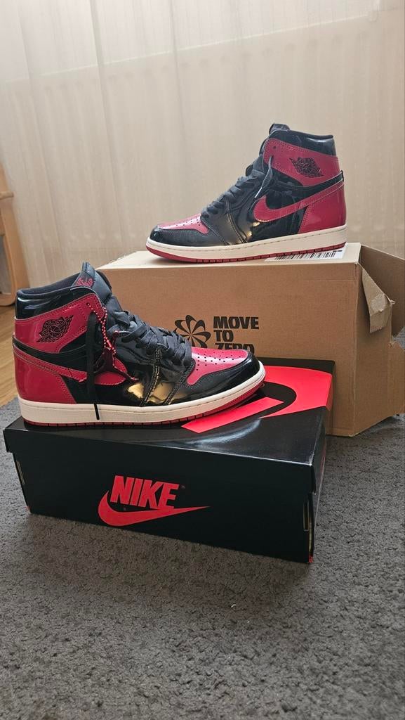 Nike Air Jordan 1 High Patent Bred - Maat 44, Kleding | Heren, Schoenen, Zwart, Nike, Nieuw, Ophalen of Verzenden
