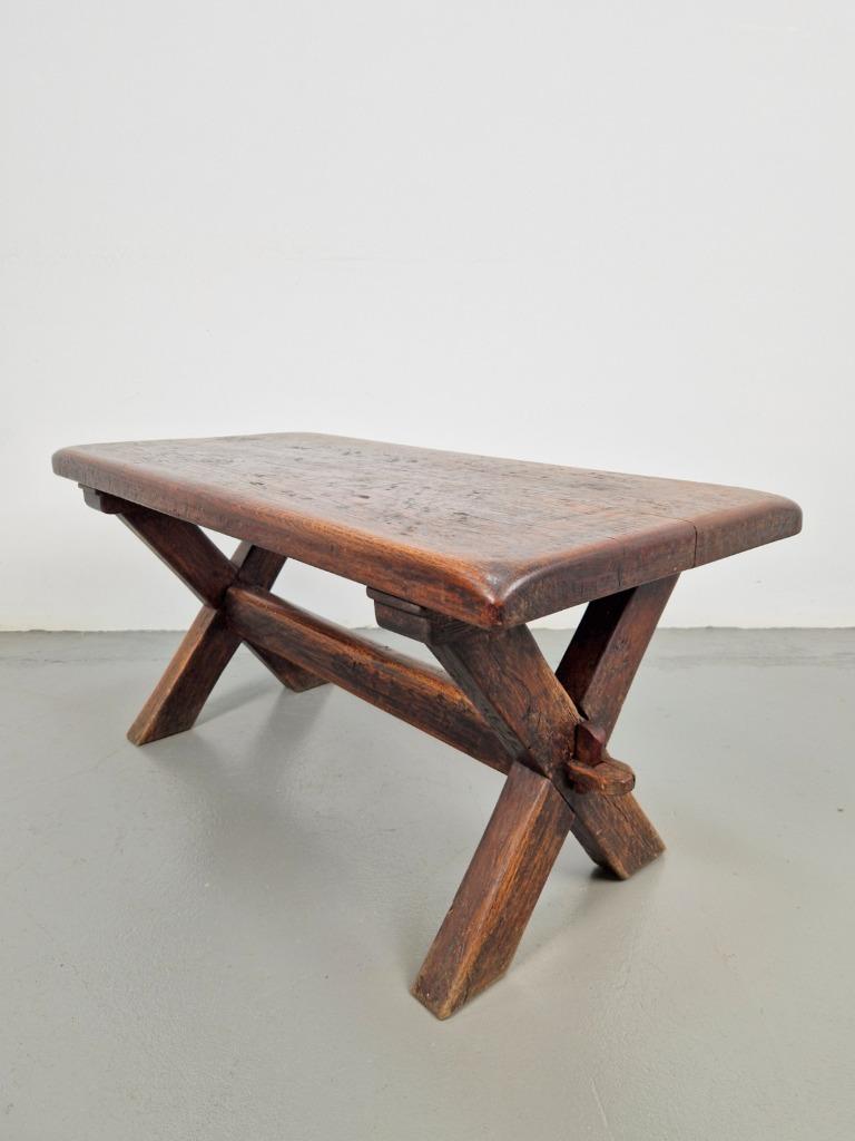 Vintage Brutalist massief eiken bijzettafel 1920 Frankrijk, Gebruikt, 50 tot 100 cm, Eikenhout, Ophalen of Verzenden