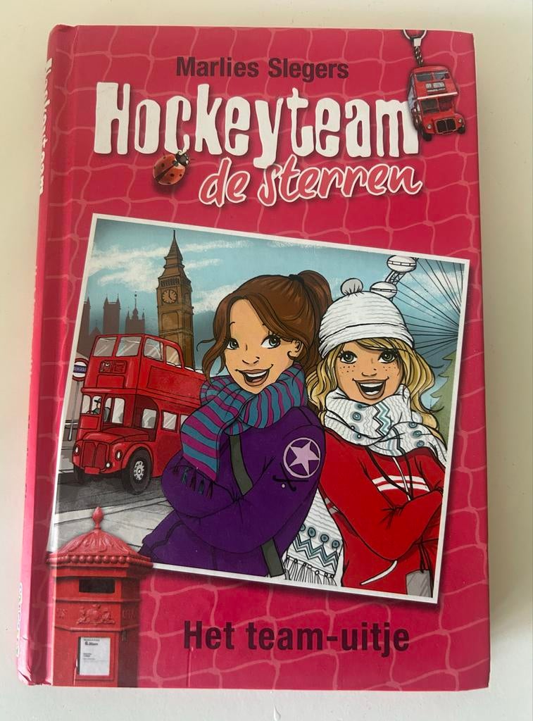 Hockeyteam de Sterren - Het team-uitje boek Marlies Slegers, Boeken, Ophalen of Verzenden, Gelezen, Marlies Slegers