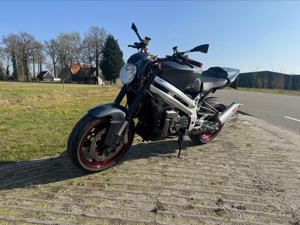 Aprilia falco custom naked