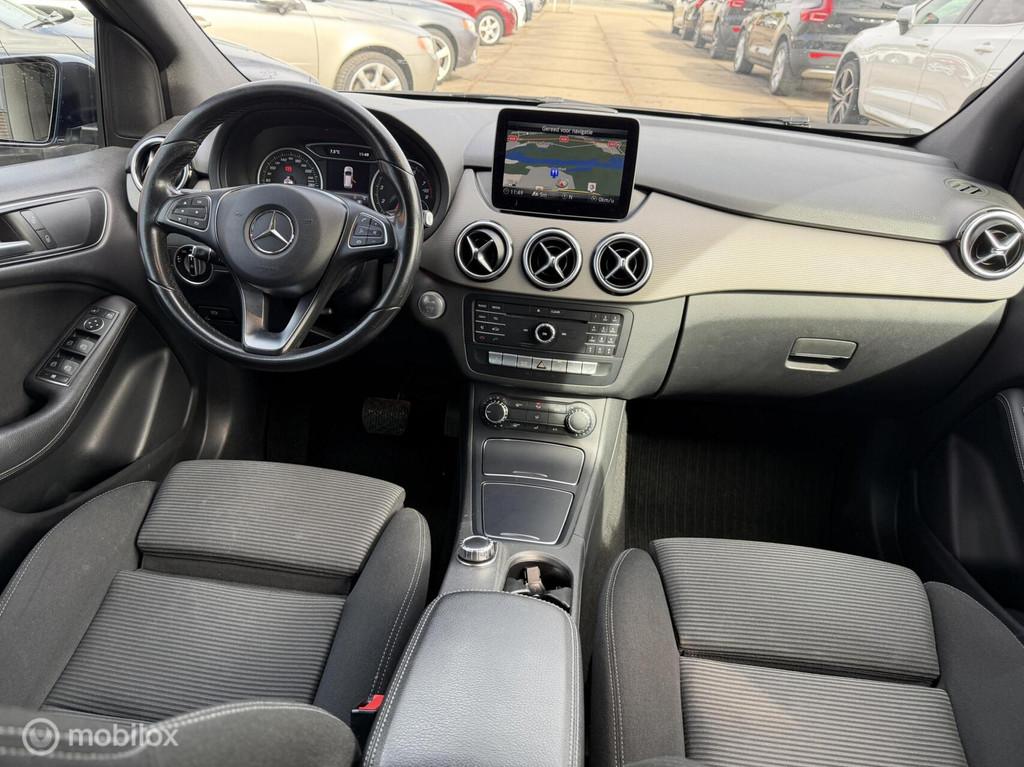 Mercedes B-klasse 180 Ambition NL-AUTO / LED / AUTOMAAT / NA, 1325 kg, Gebruikt, Euro 6, 4 cilinders